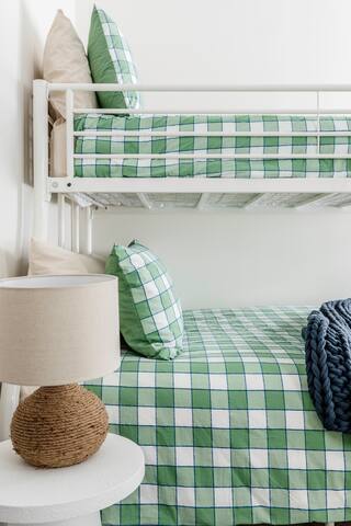 On The Bay Bonbeach – Unmatched Beachfront Luxury gallery image 5