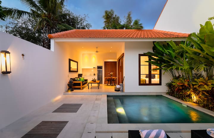 Gorgeous 1 Bed Pool Villa, Walk To Beach, Shops - Seminyak