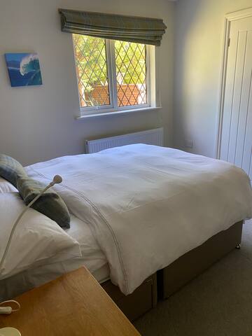 Private quiet sunny bungalow gallery image 4