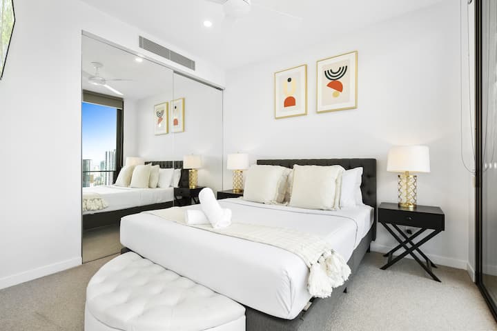 Spavaća soba 1 - 1 x bračni krevet (širine 150-179 cm)