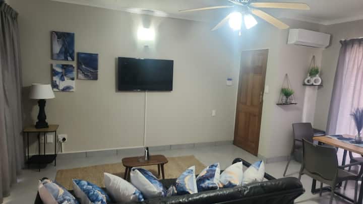 1 Bedroom With Sleeper Couch - Johannesburg&nbsp;South