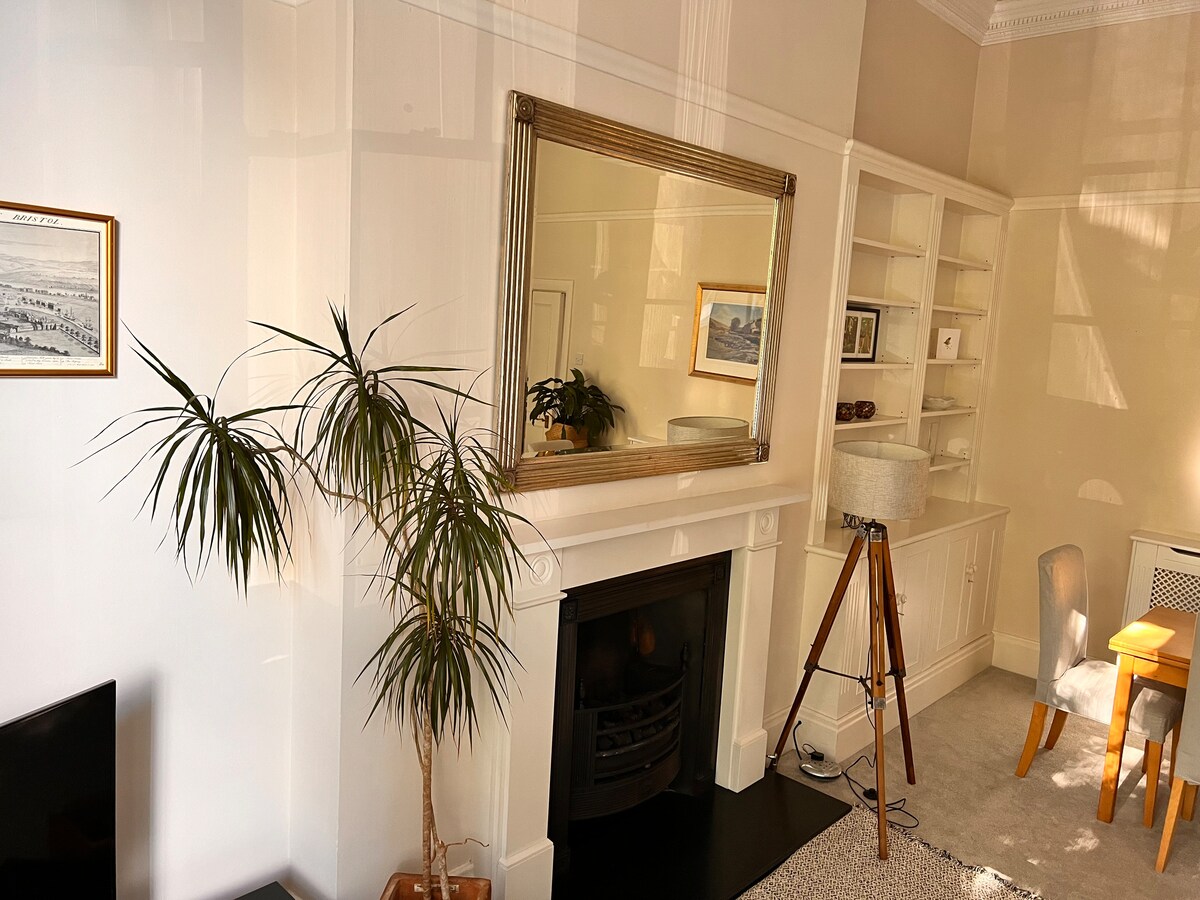 Successful Airbnb property: Stay in the heart of Clifton Village in Long Ashton