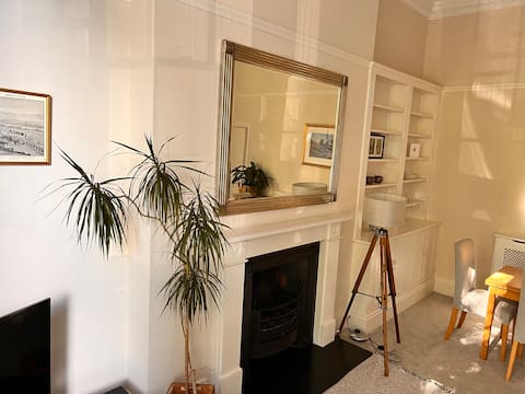 Successful Airbnb property: Stay in the heart of Clifton Village in Bristol