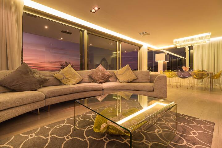 Camps Bay Beach Villa gallery image 3