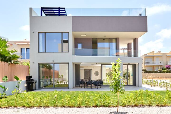 Beach Sand Villas 1 – Beachfront Roof Pool Seaview gallery image 2