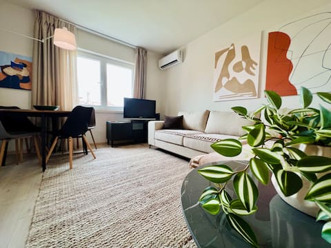 Top Airbnb: Newly Renovated Urban Oasis in Njësia Bashkiake Nr. 3