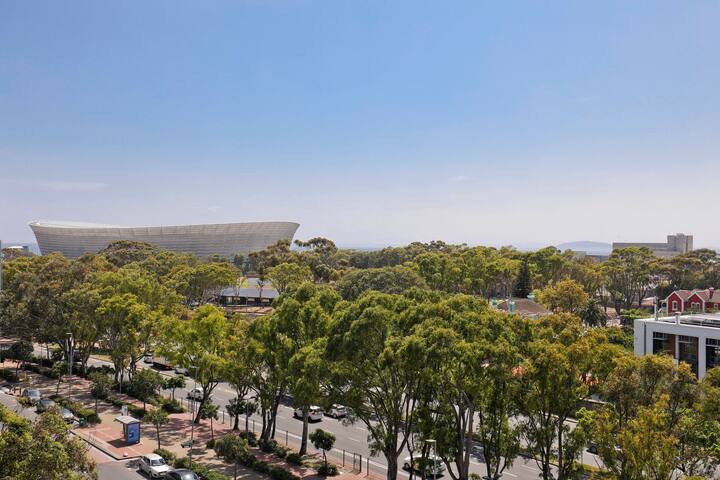 Waterfront & Stadium View Penthouse – Serviced gallery image 2