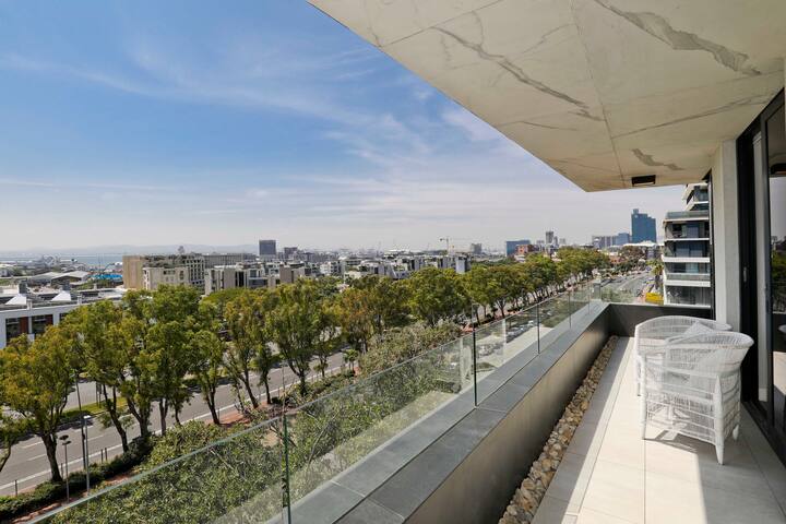 Waterfront & Stadium View Penthouse – Serviced gallery image 4