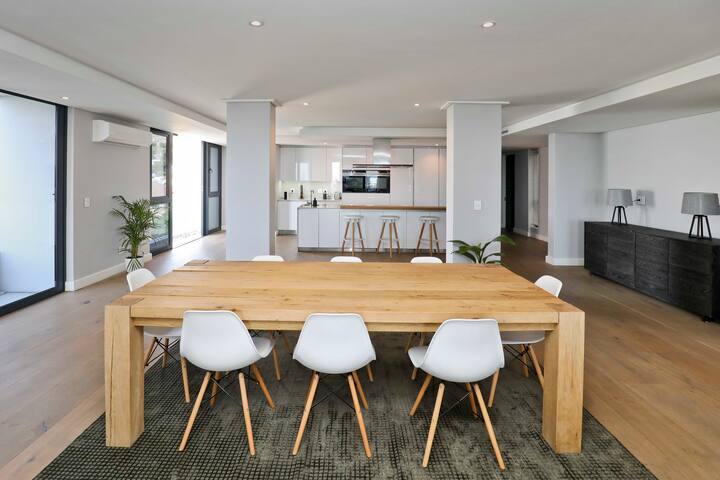 Waterfront & Stadium View Penthouse – Serviced gallery image 3