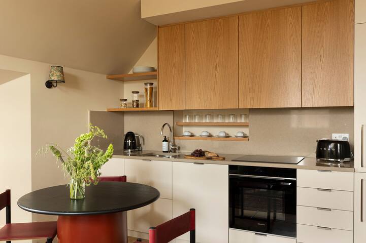 65 Harley Street (Apartment 10) gallery image 2