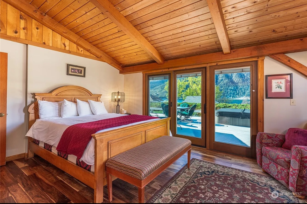 Chambre principale avec accès à la terrasse