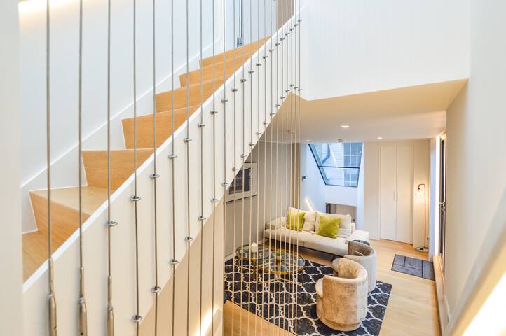 Designer New Soho Mews House gallery image 4