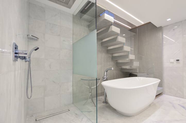 Designer New Soho Mews House gallery image 5