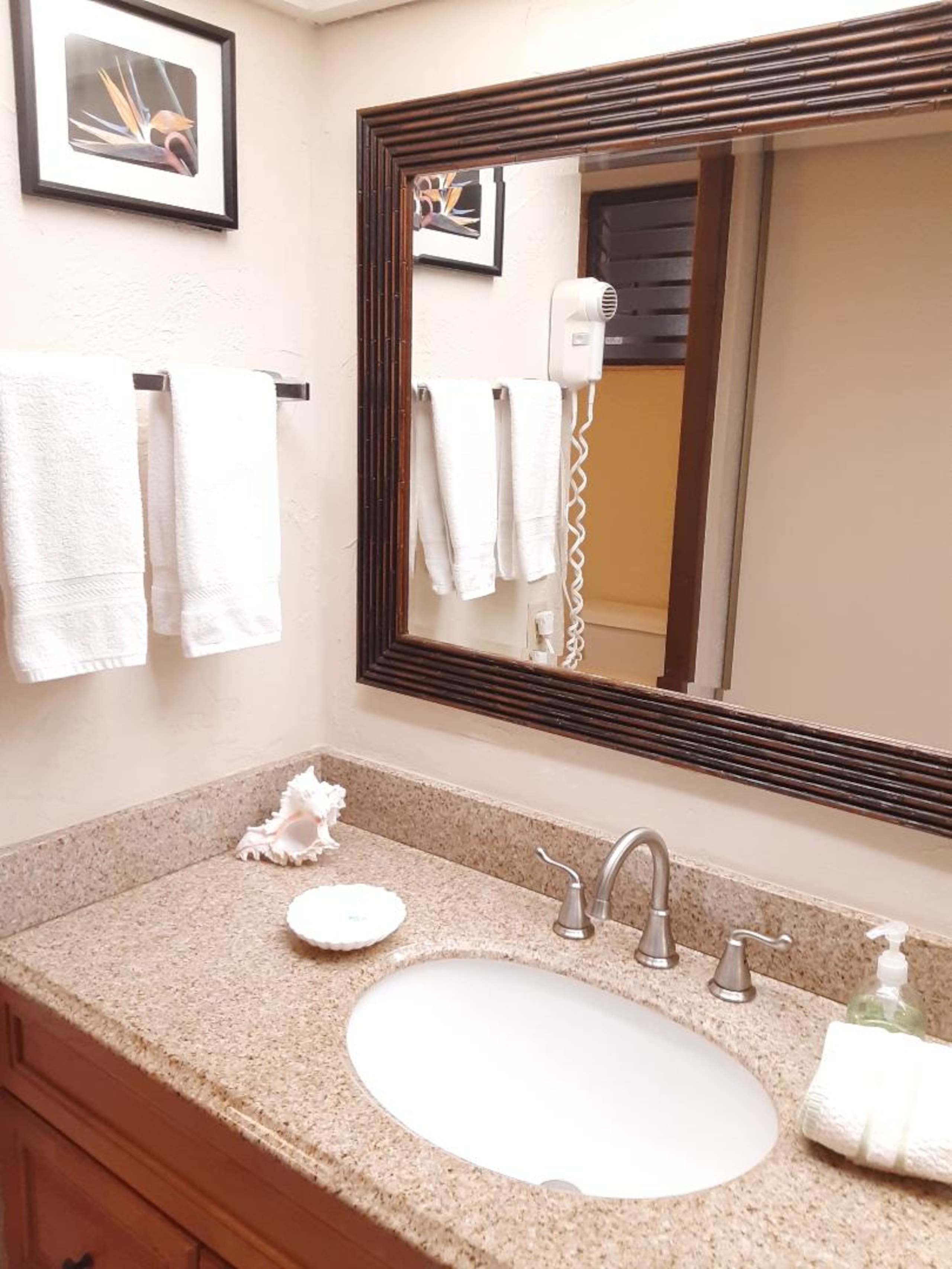 Condo in Lahaina · ★4.8 · Studio · 2 beds · 1 private bath - Image 6