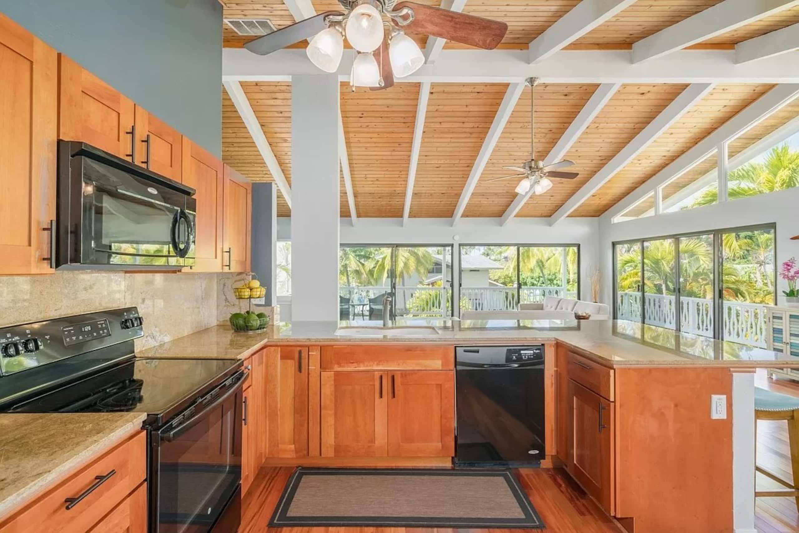 Home in Kailua-Kona · ★4.9 · 3 bedrooms · 5 beds · 2.5 baths - Image 5