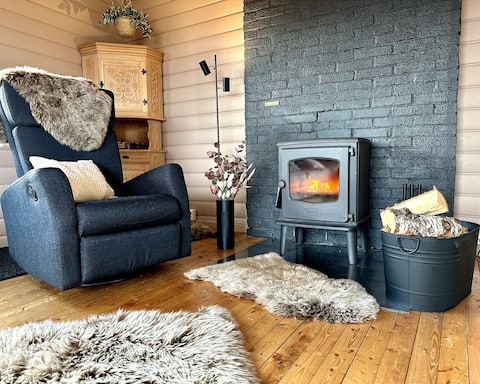 Successful Airbnb property: Romantic Cabin by the Fjord in Harstad