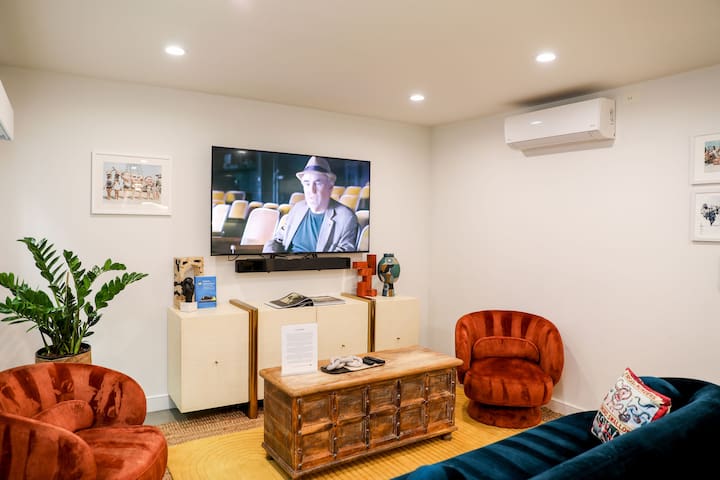 1 min walk to beach. Parking. Ocean View Rooftop