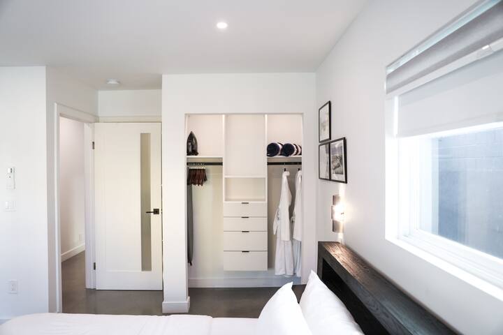 1 min walk to beach. Parking. Ocean View Rooftop gallery image 3