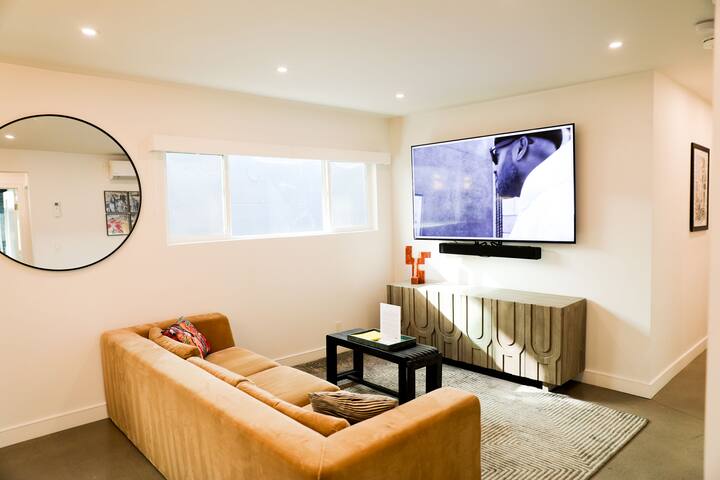 1 min walk to beach. Parking. Ocean View Rooftop gallery image 4