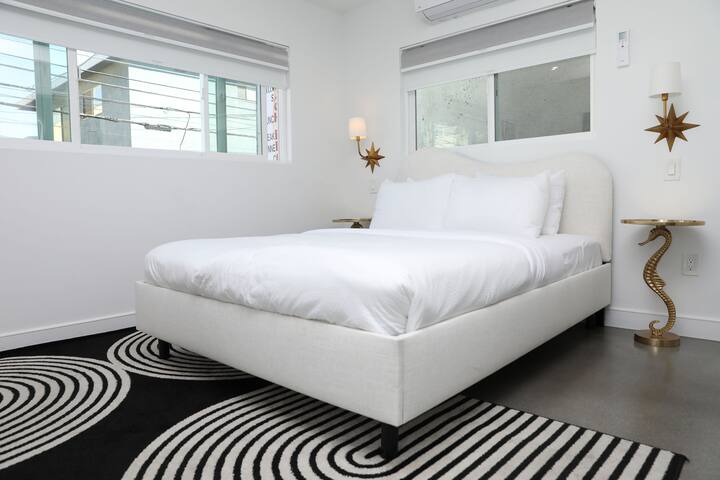 1 min walk to beach. Parking. Ocean View Rooftop gallery image 2