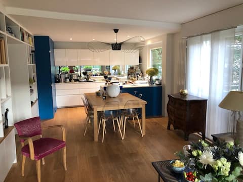 Family apartment, pool, parking and garden