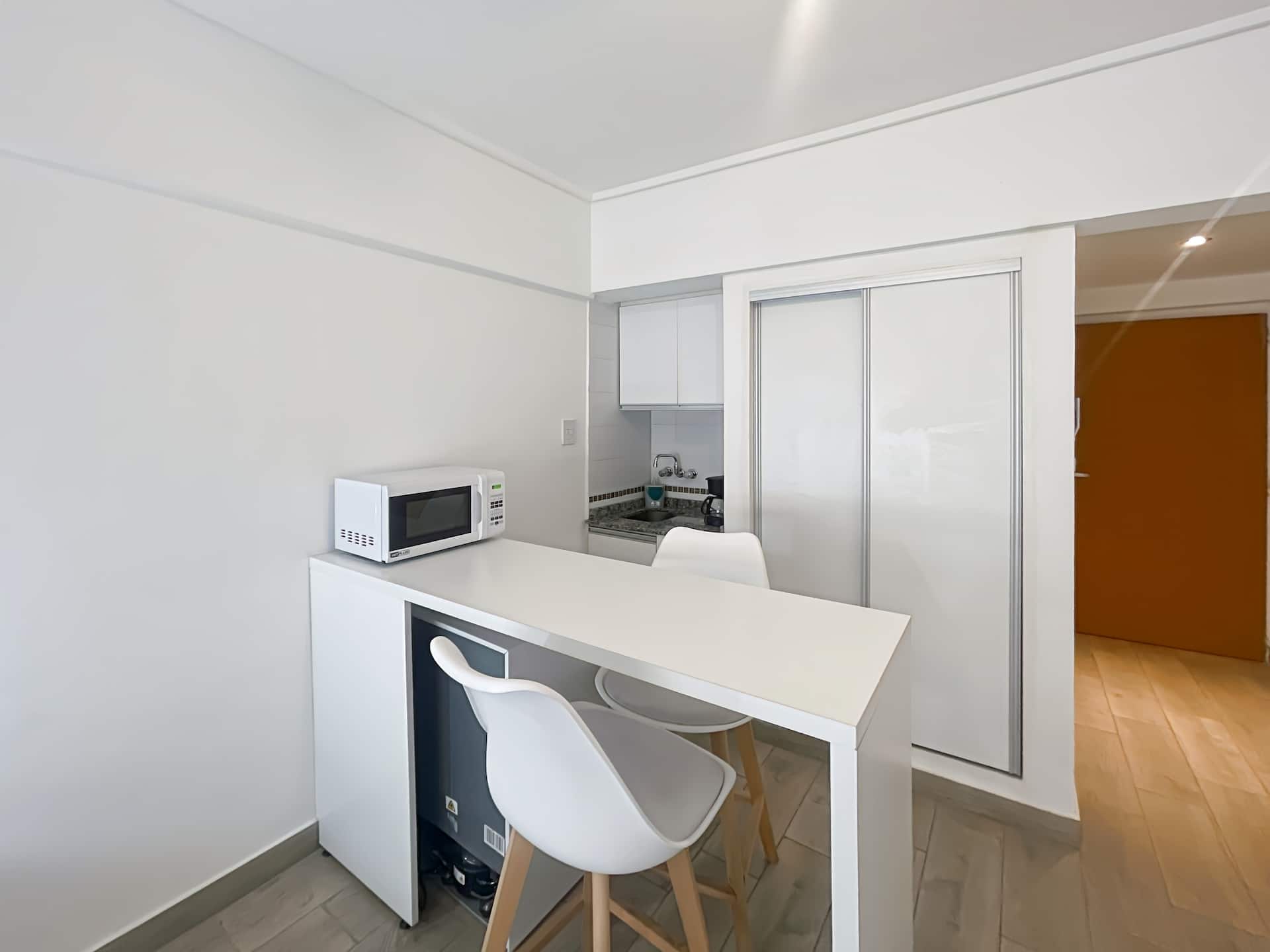Studio with balcony in Monserrat