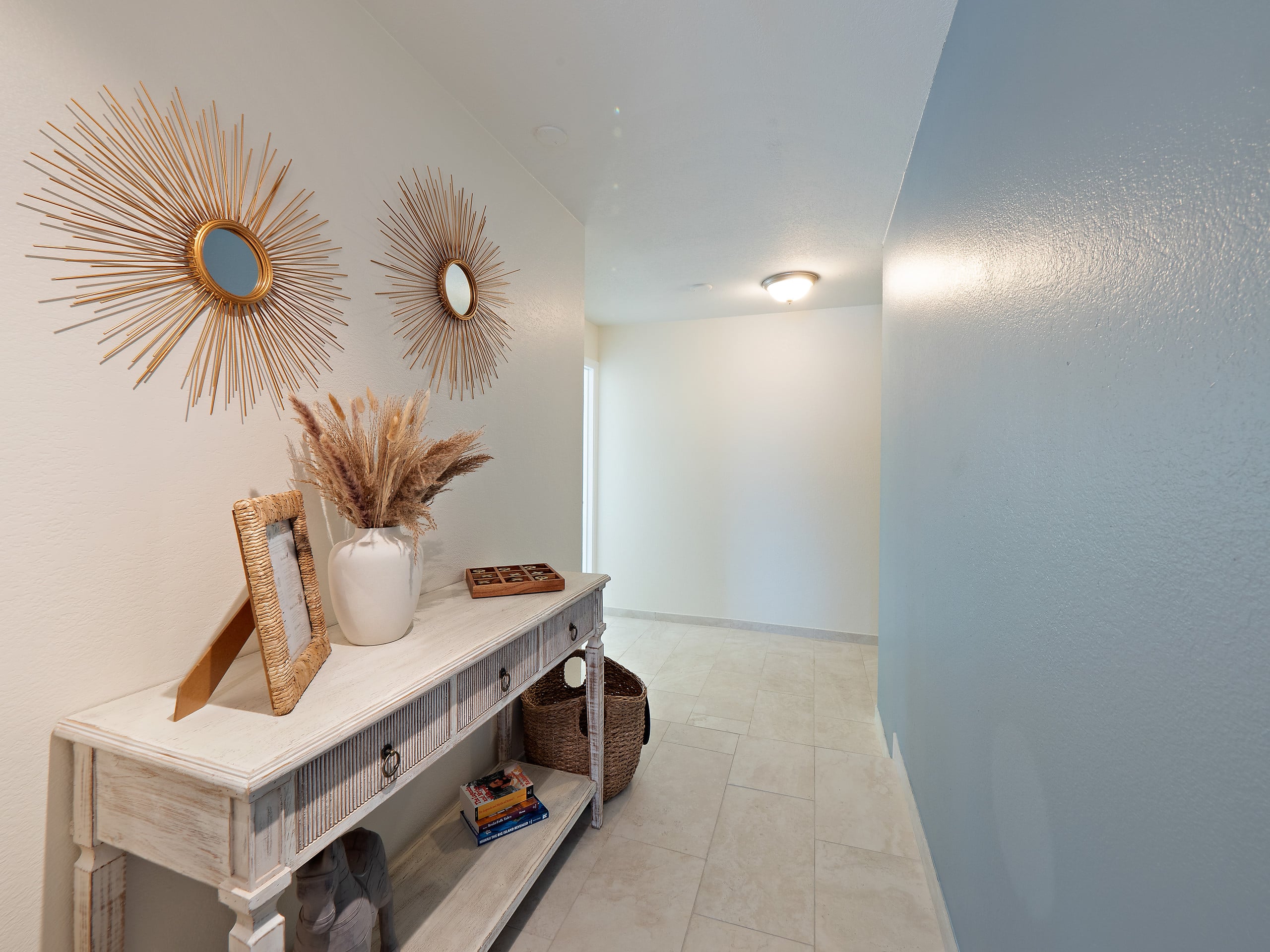 Gorgeous Unit, Stunning Views! - Image 35