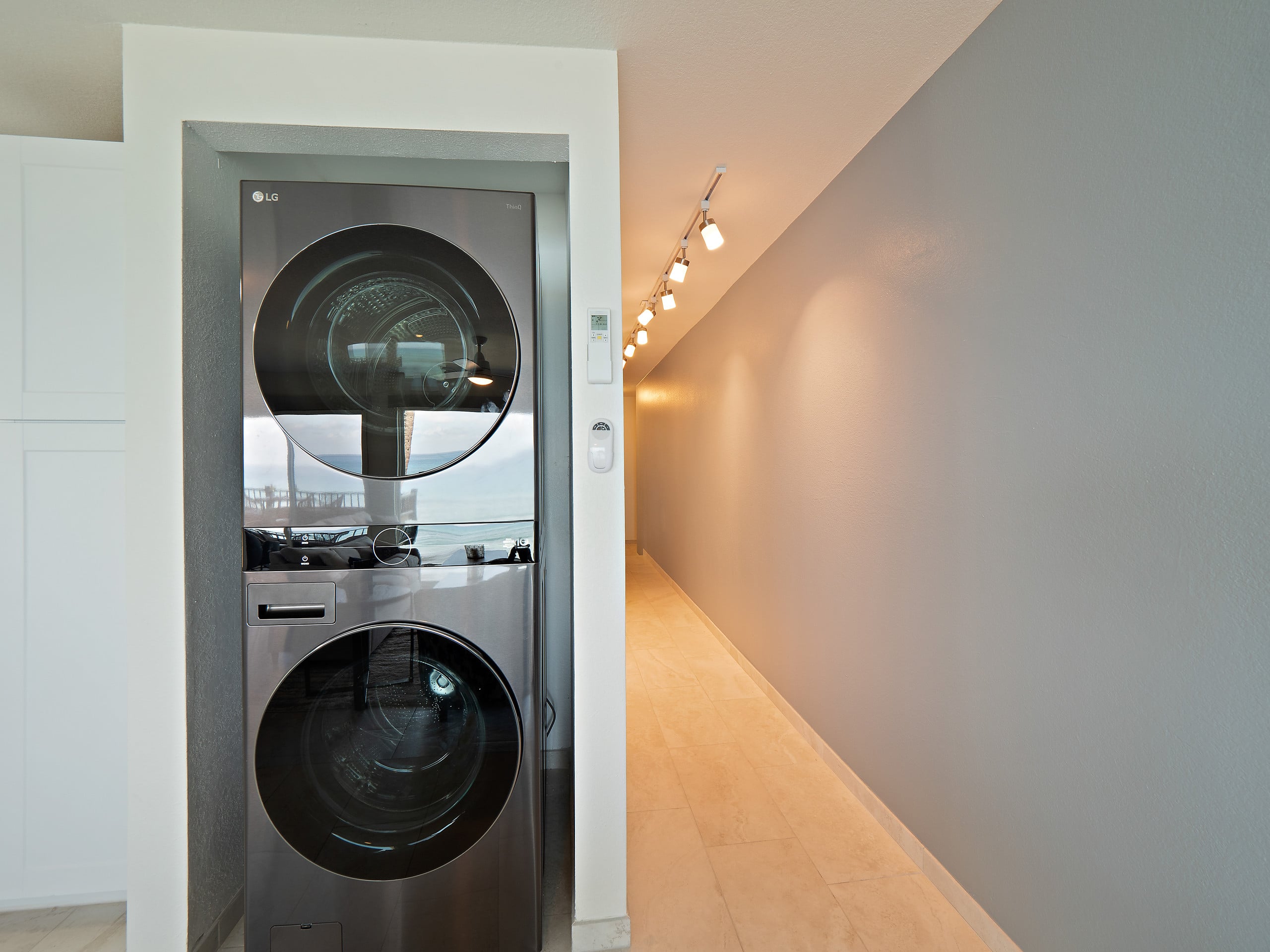Gorgeous Unit, Stunning Views! - Image 25