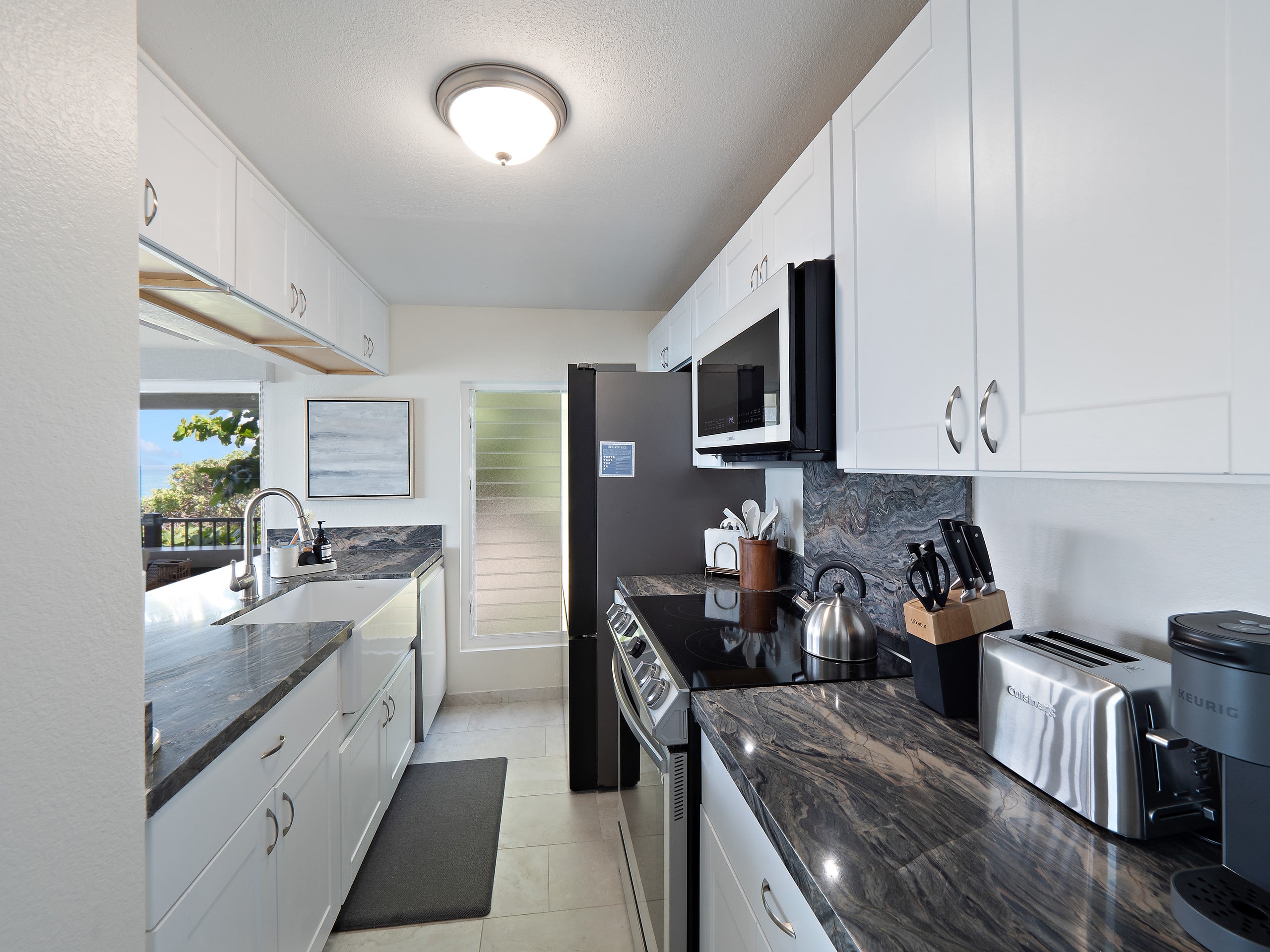 Gorgeous Unit, Stunning Views! - Image 10
