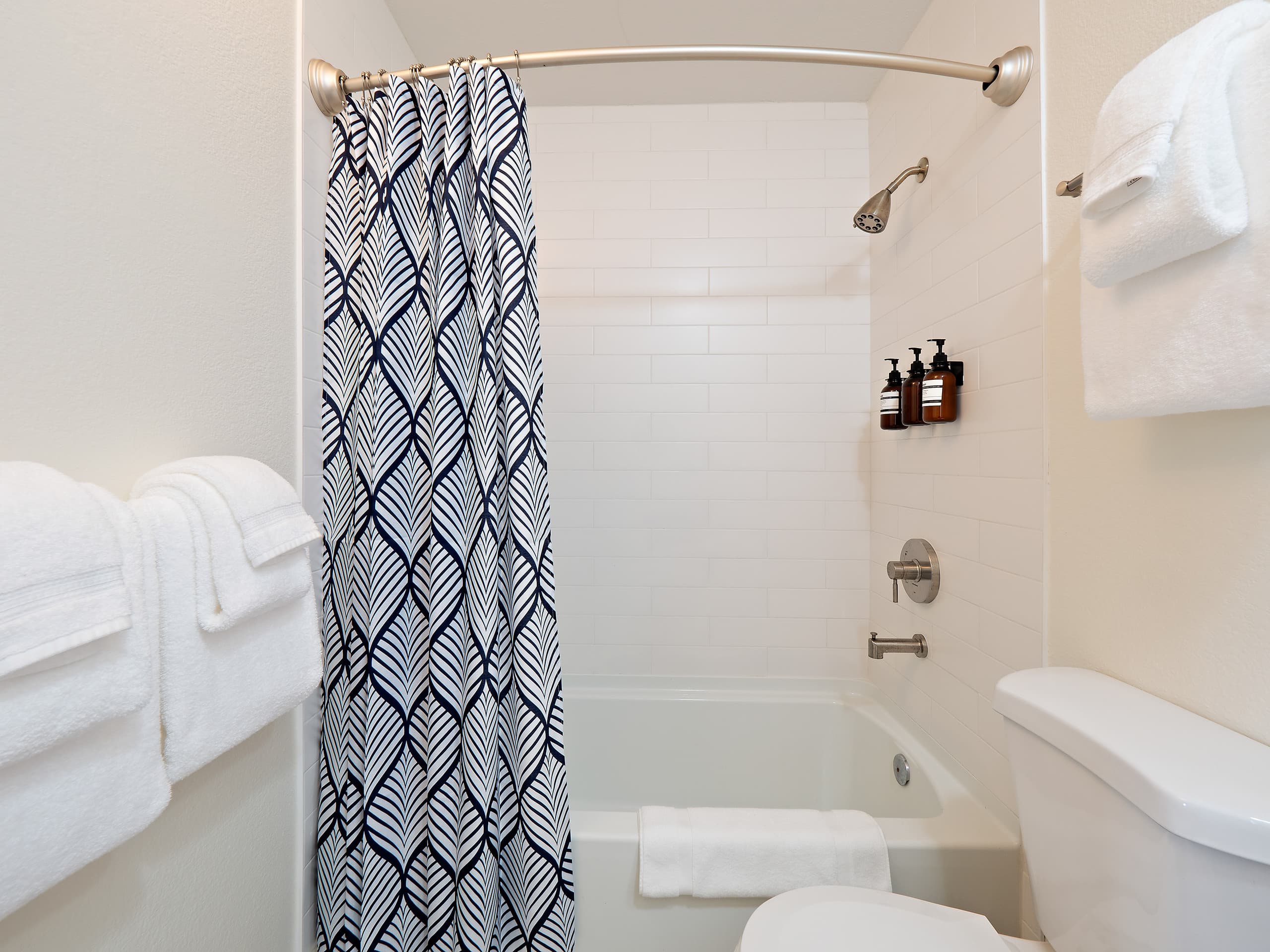 Gorgeous Unit, Stunning Views! - Image 24