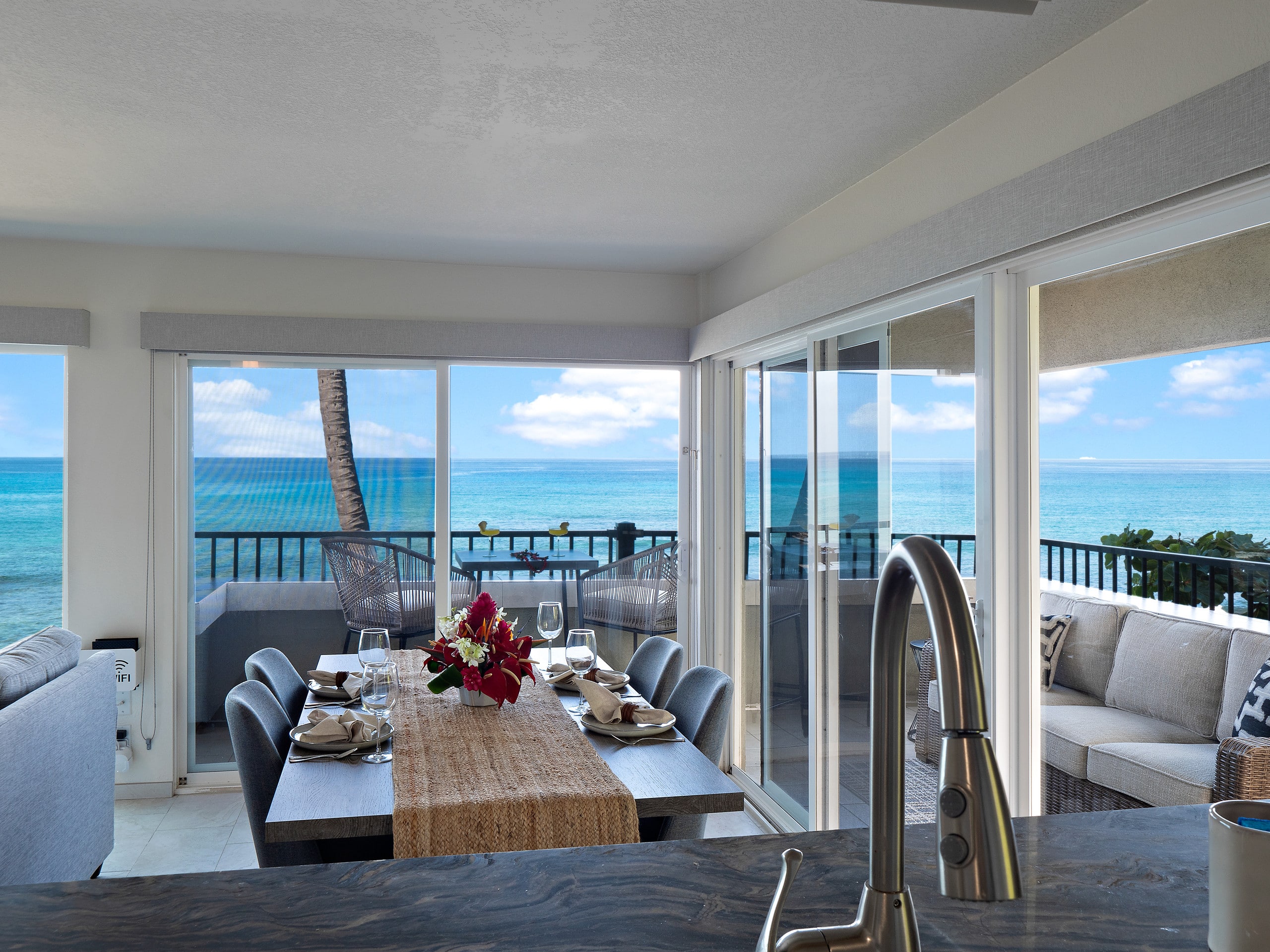 Gorgeous Unit, Stunning Views! - Image 15