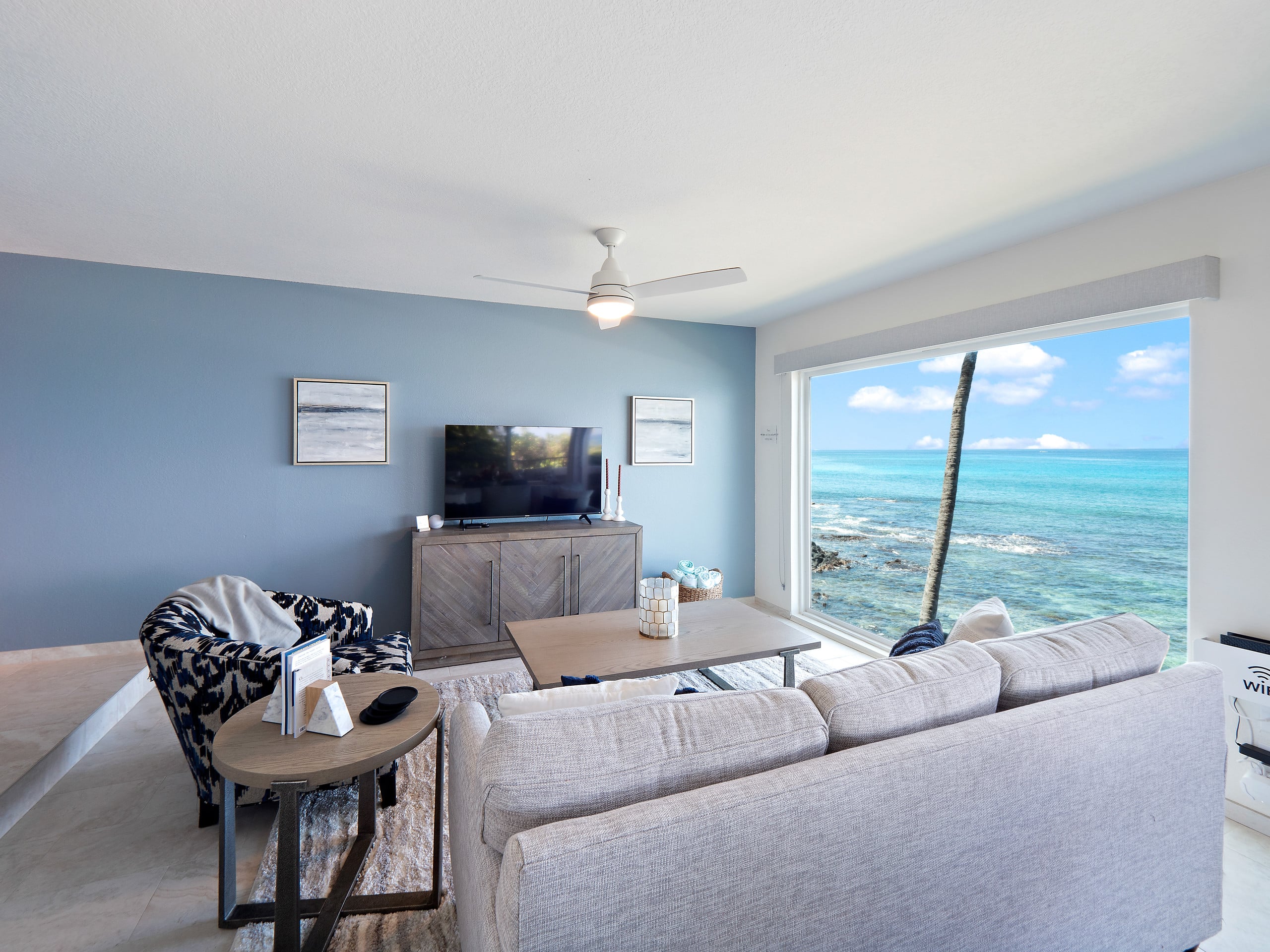 Gorgeous Unit, Stunning Views! - Image 2