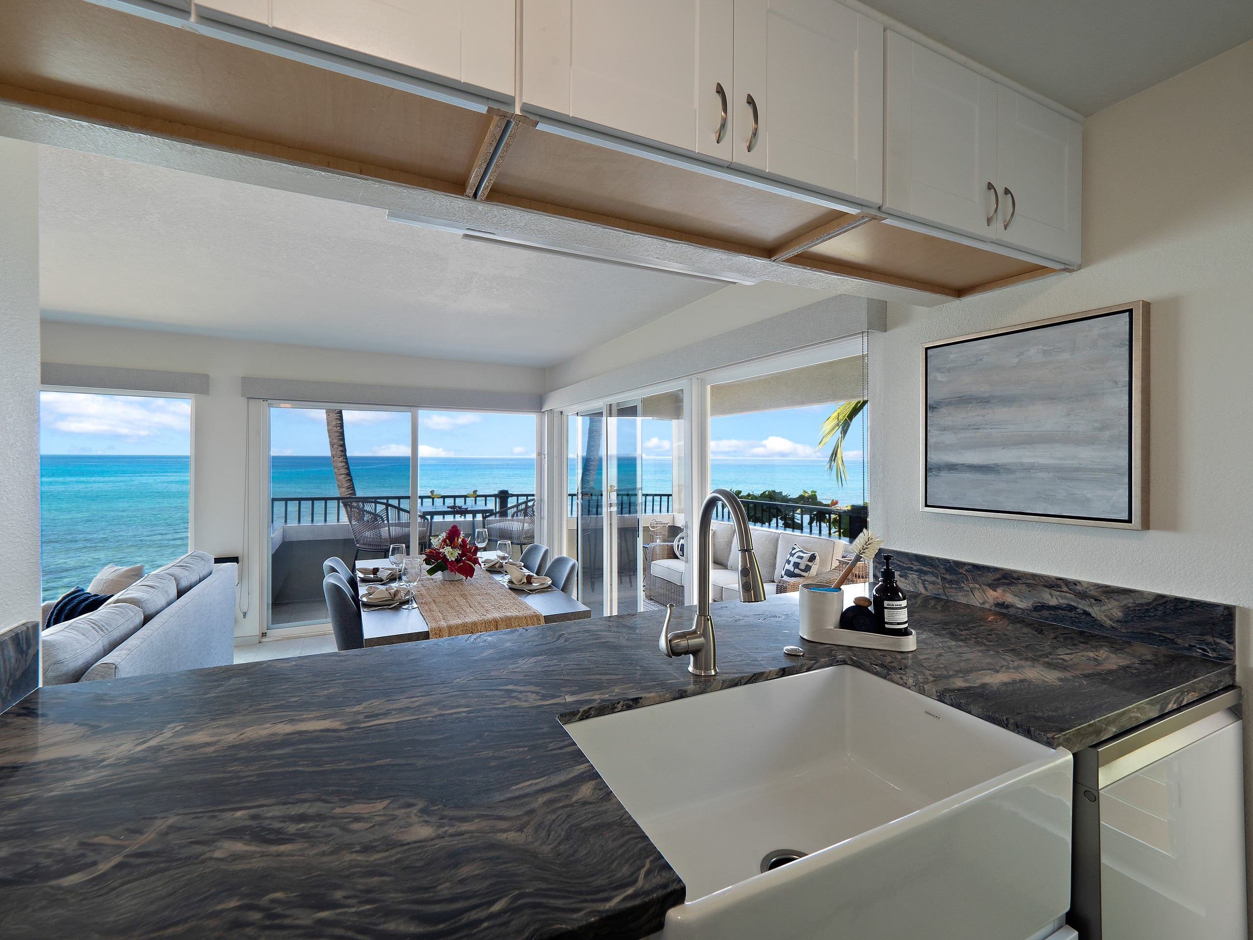 Gorgeous Unit, Stunning Views! - Image 5