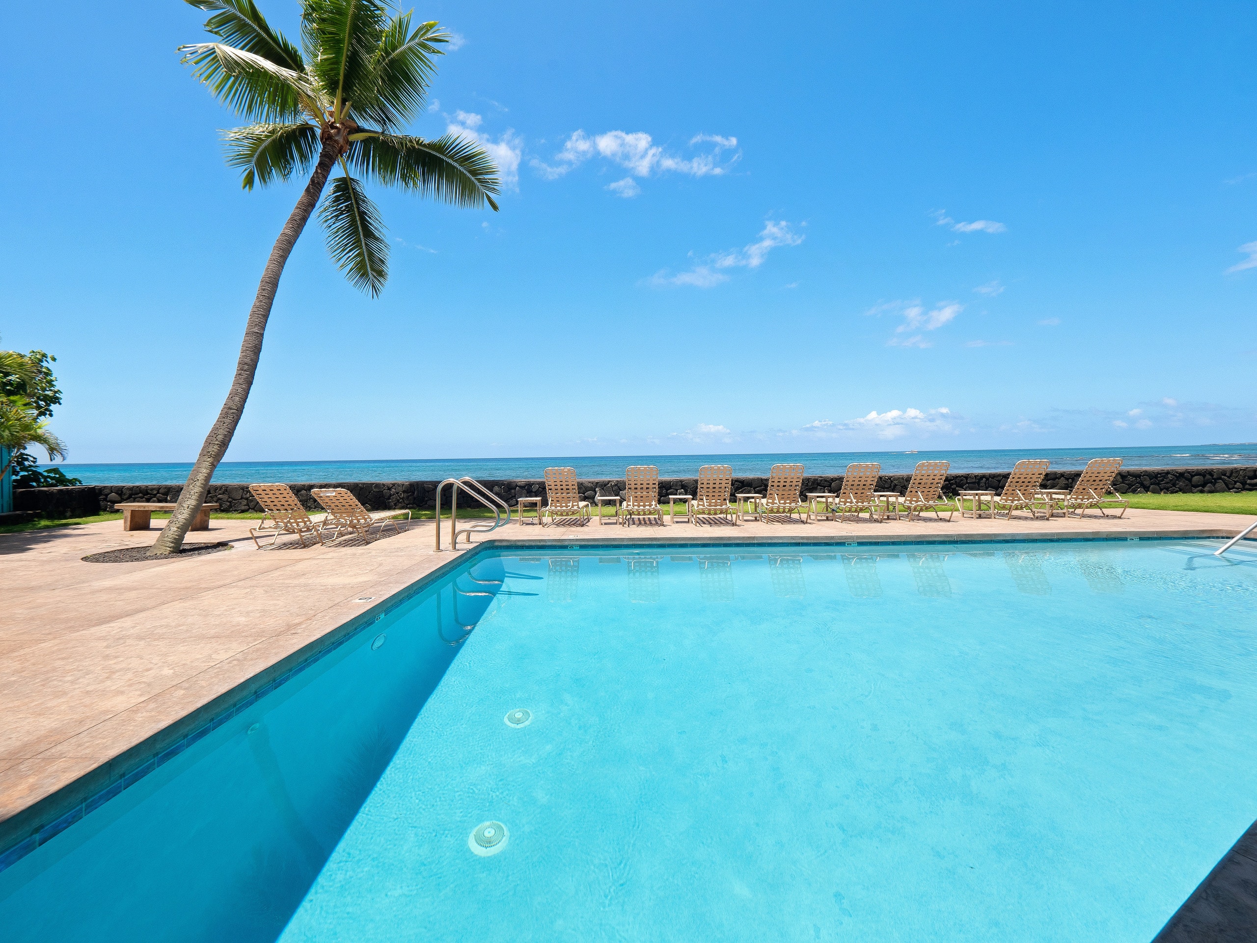 Gorgeous Unit, Stunning Views! - Image 33