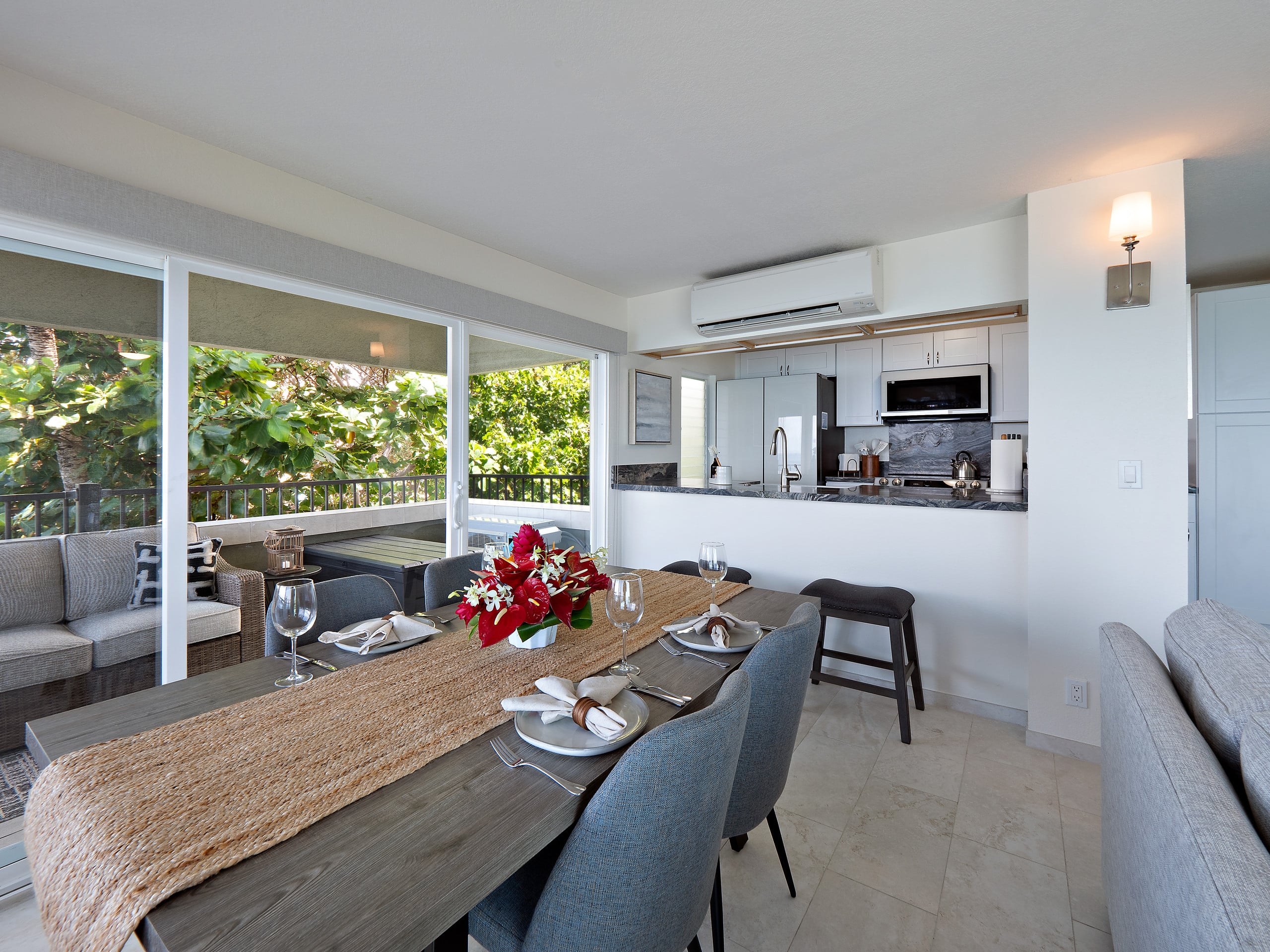 Gorgeous Unit, Stunning Views! - Image 14