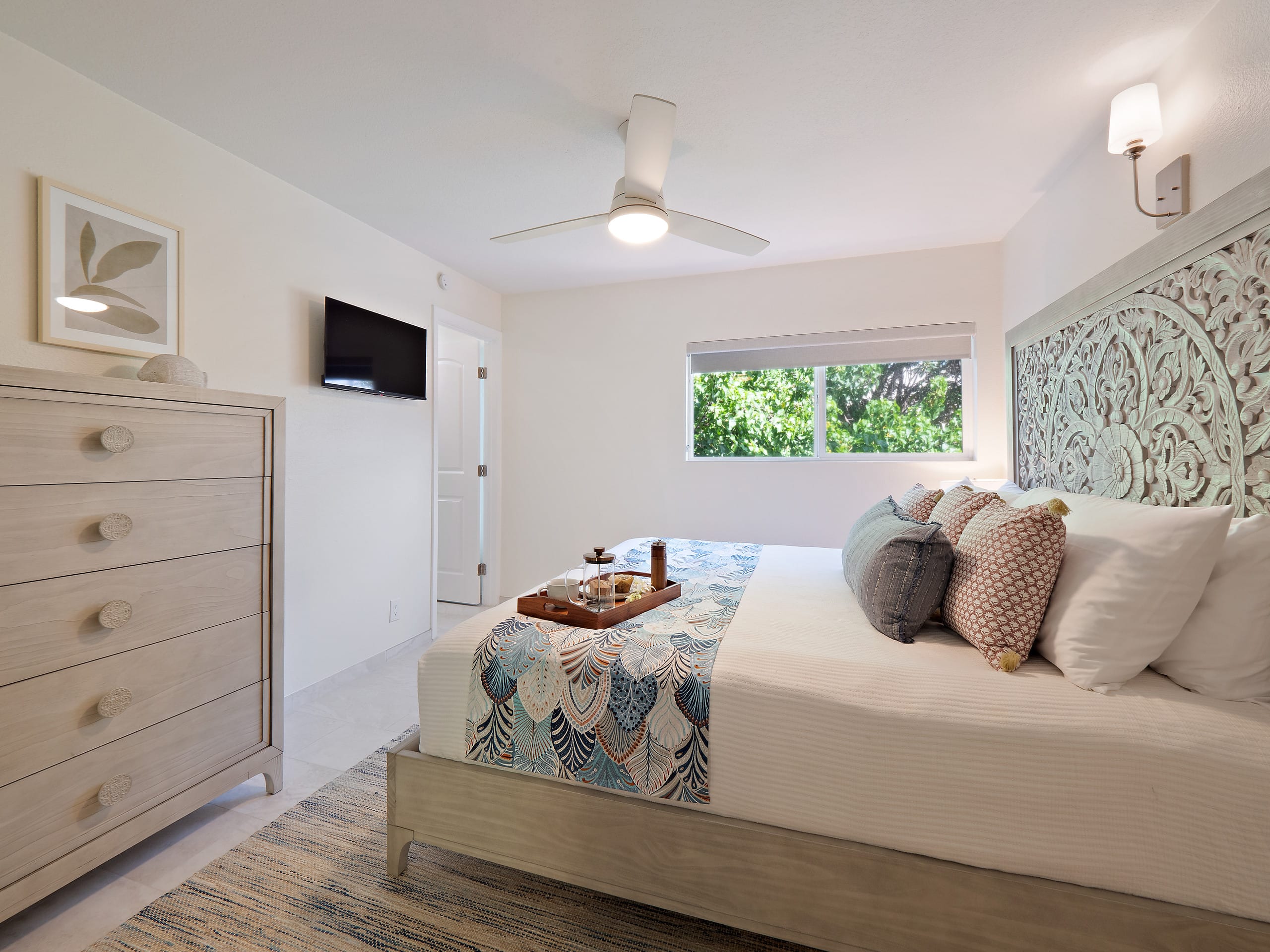 Gorgeous Unit, Stunning Views! - Image 17