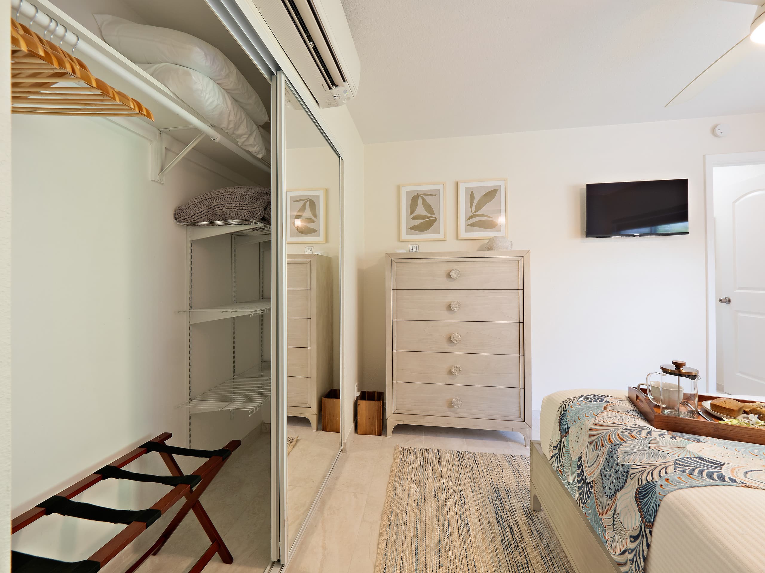 Gorgeous Unit, Stunning Views! - Image 18
