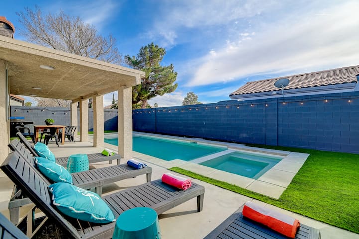 5BR Getaway w/ Arcades, Pool, and more!