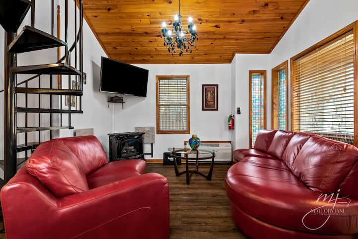 Walnut - The Woods Cabins - Eureka Springs, AR