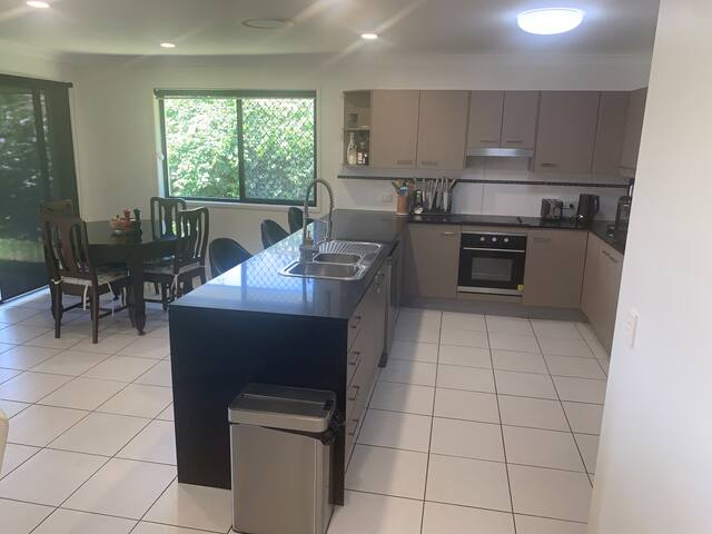 Suburban Family Oasis gallery image 3