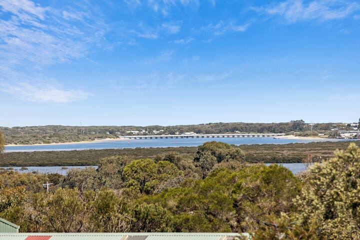 Saltaire Luxurious Beach House Breath-taking Views gallery image 2