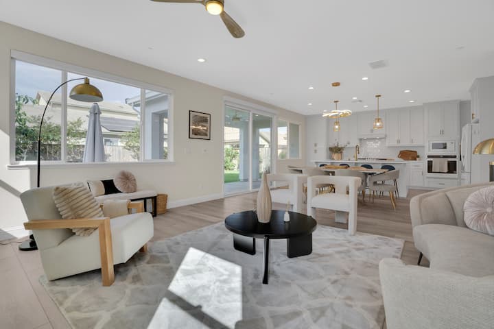 Modern Comfort: Stockton Edition - Stockton, CA