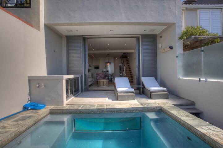 Loader Modern gallery image 4