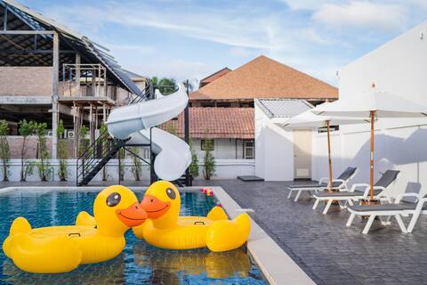 Royal beach pool villa พูลว�ิลล่าชะอำ ใกล้ทะเล