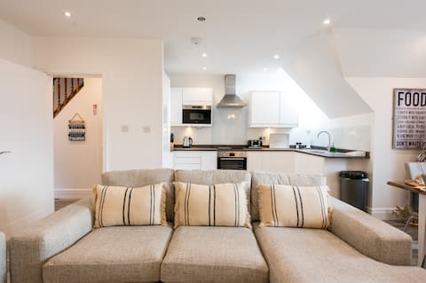 Popular Airbnb listing: 09 Sunset Apartment in Fylde
