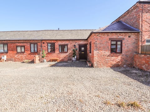 Clwyd Cottage 4 Berth With Hot Tub