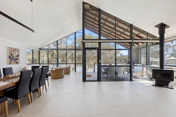 Luxury Riverside Escape with Private Jetty gallery image 2