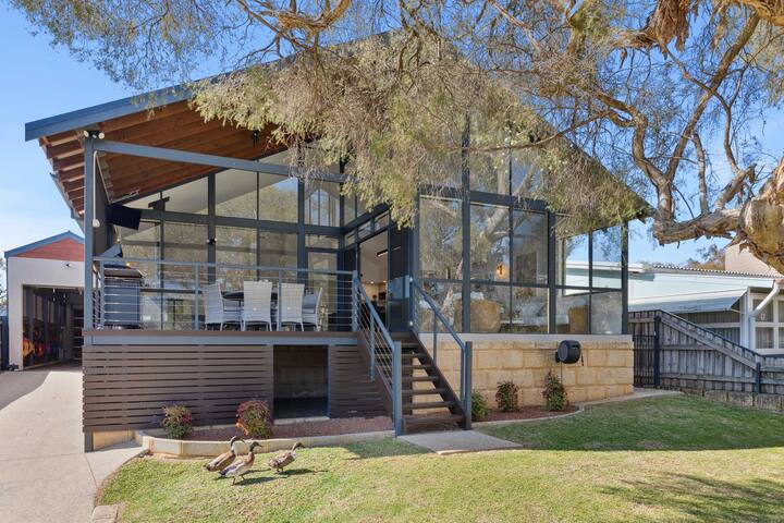 Luxury Riverside Escape with Private Jetty gallery image 3