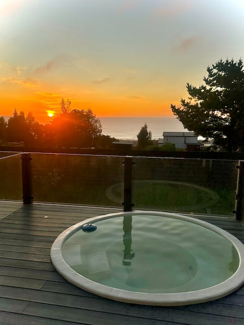 House with a Jacuzzi and beautiful ocean view