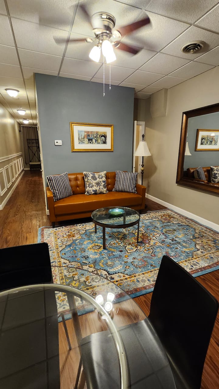 Suite 1 Overlooking Historic Downtown Galena - Galena, IL